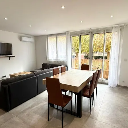 3 Avec Terrasse Et Parking à *