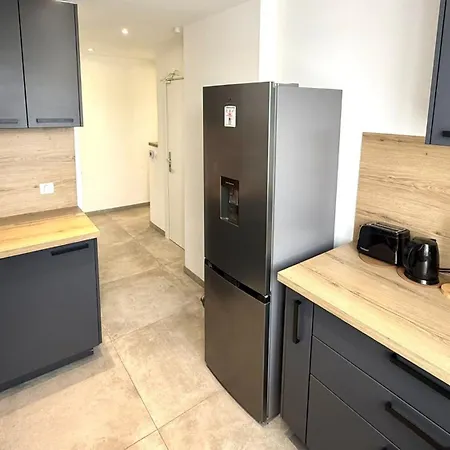 3 Avec Terrasse Et Parking à Apartamento Fréjus